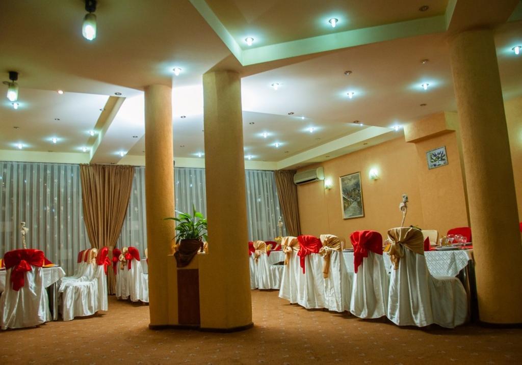 Hotel Cristal Cluj-Napoca Buitenkant foto