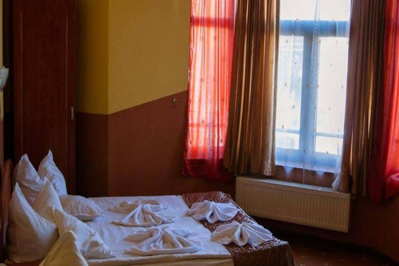 Hotel Cristal Cluj-Napoca Buitenkant foto