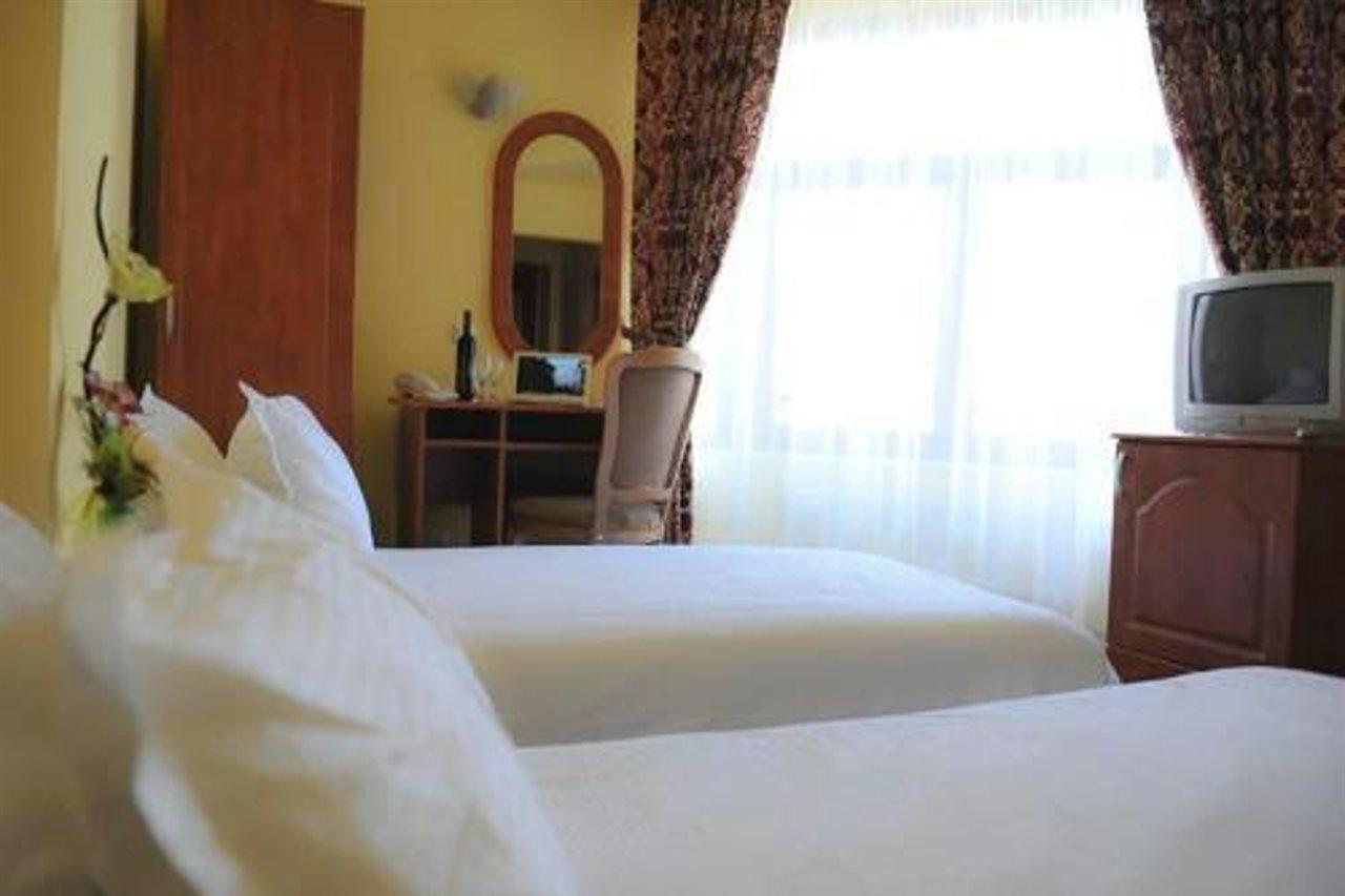 Hotel Cristal Cluj-Napoca Buitenkant foto