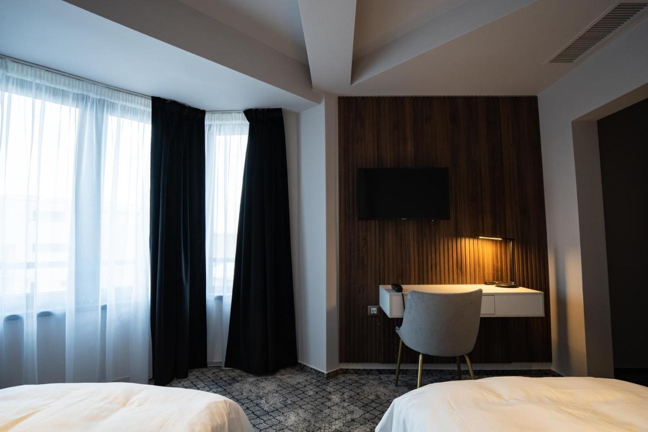 Hotel Cristal Cluj-Napoca Buitenkant foto