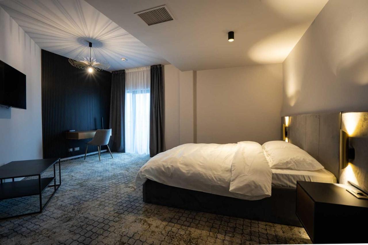 Hotel Cristal Cluj-Napoca Buitenkant foto