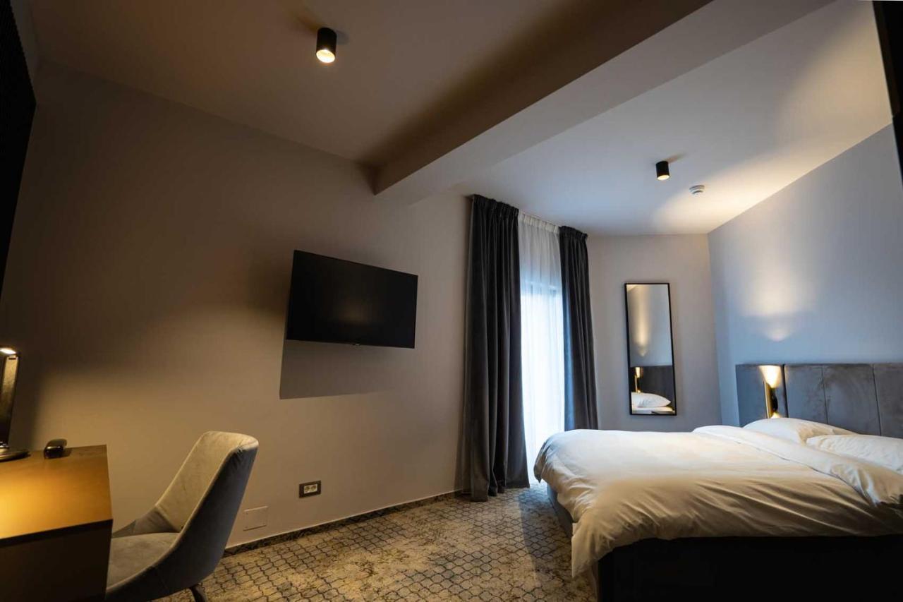 Hotel Cristal Cluj-Napoca Buitenkant foto