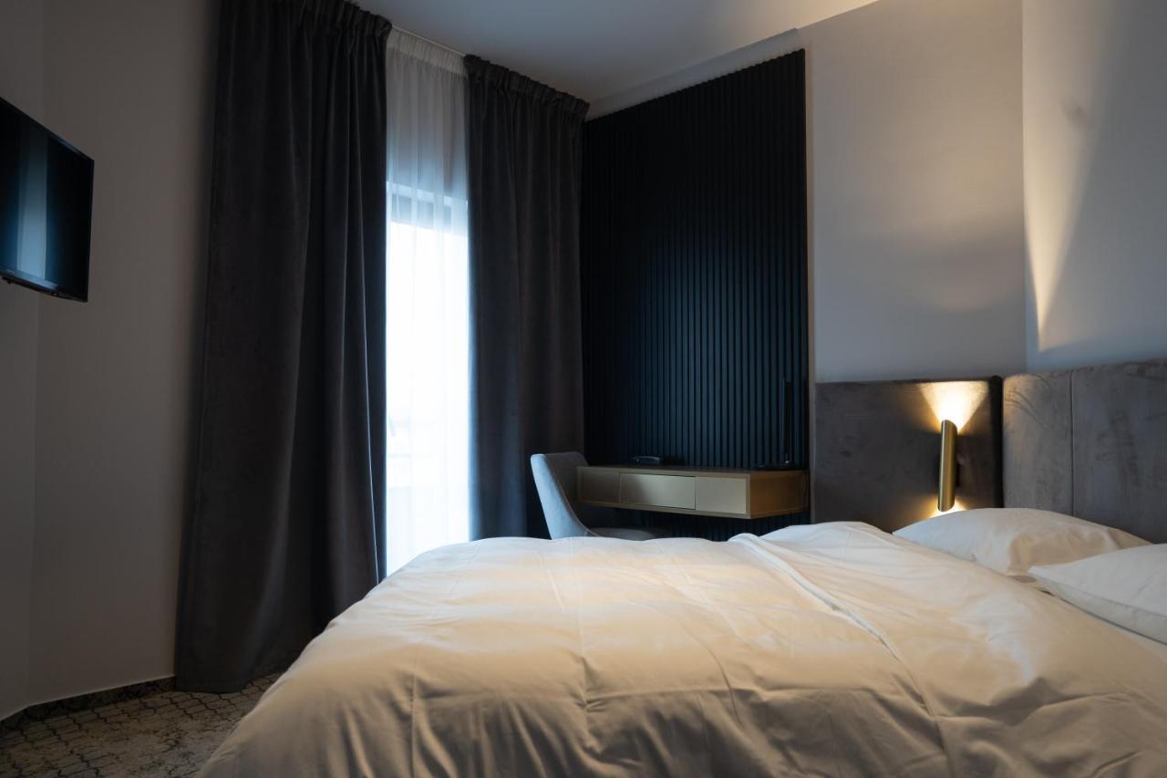 Hotel Cristal Cluj-Napoca Buitenkant foto
