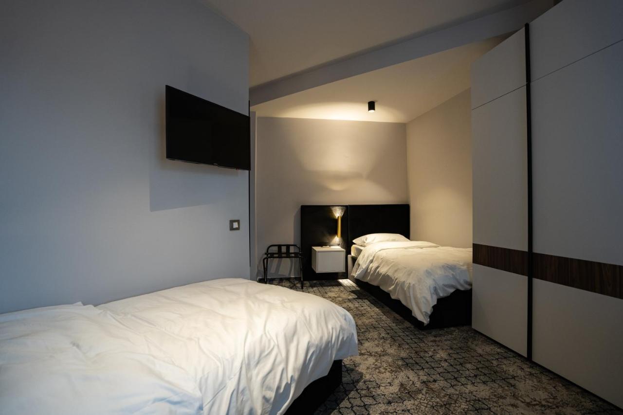Hotel Cristal Cluj-Napoca Buitenkant foto