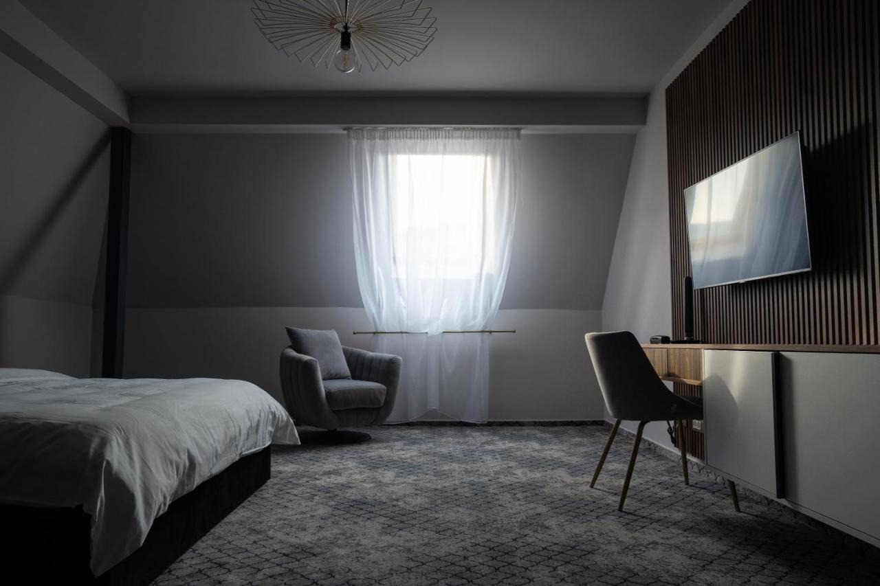 Hotel Cristal Cluj-Napoca Buitenkant foto