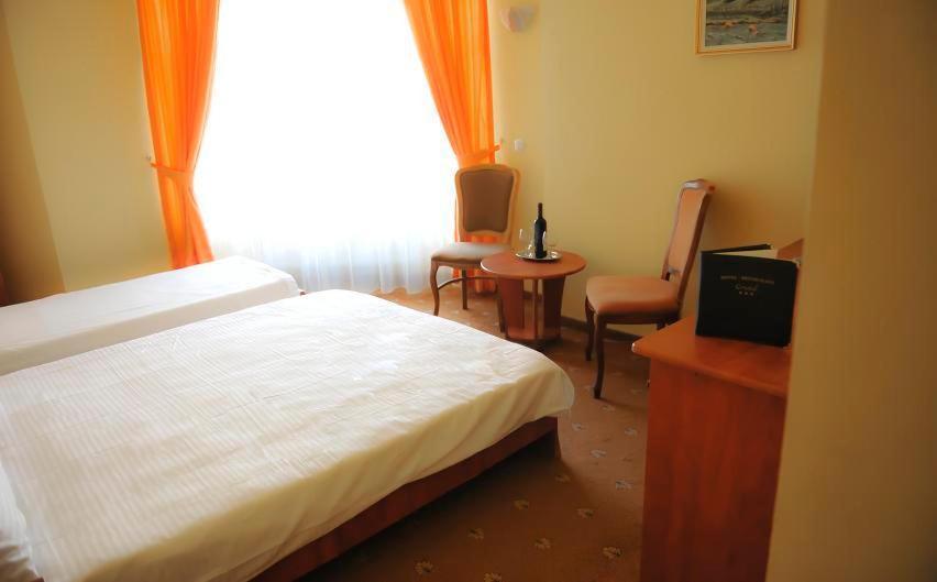 Hotel Cristal Cluj-Napoca Buitenkant foto