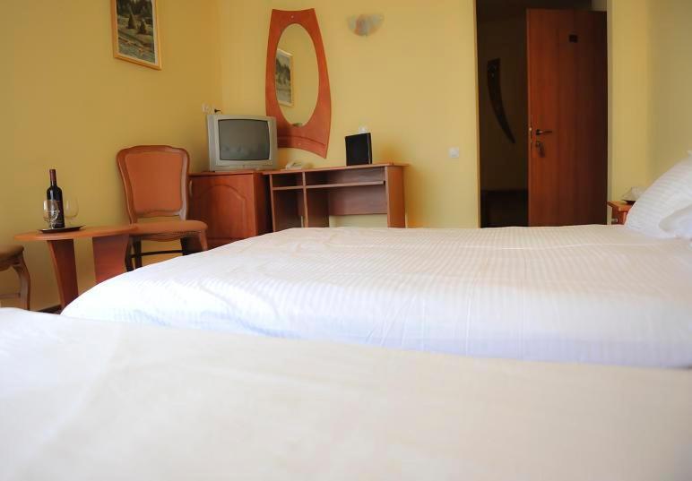 Hotel Cristal Cluj-Napoca Buitenkant foto