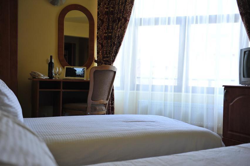 Hotel Cristal Cluj-Napoca Buitenkant foto