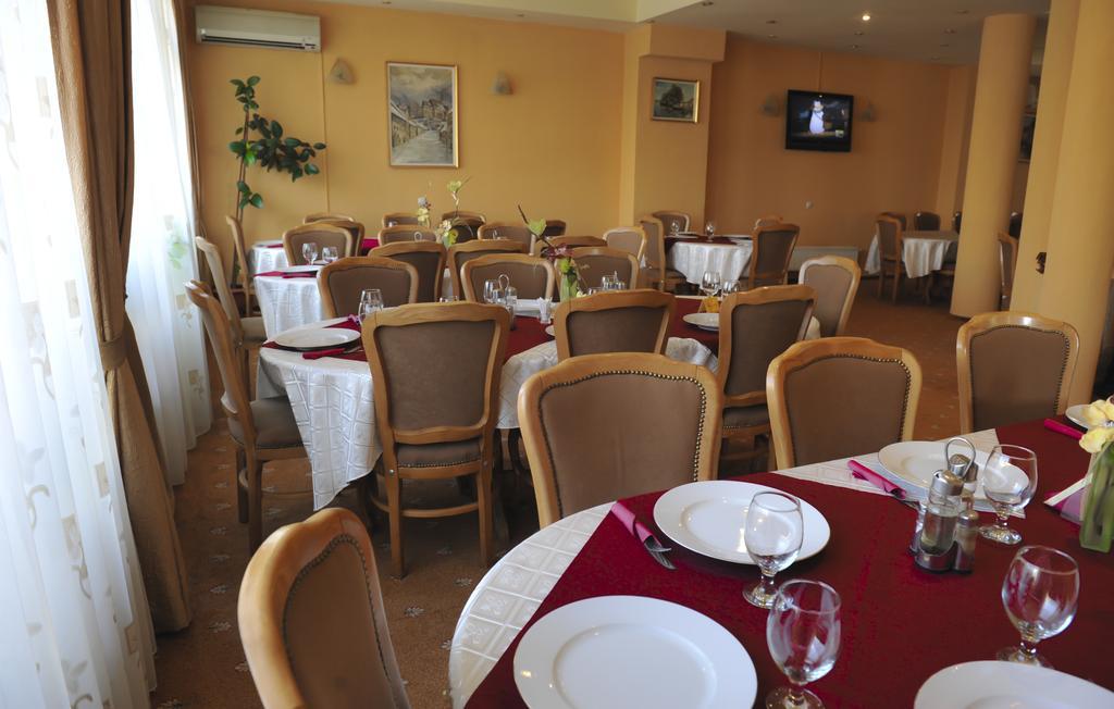 Hotel Cristal Cluj-Napoca Buitenkant foto