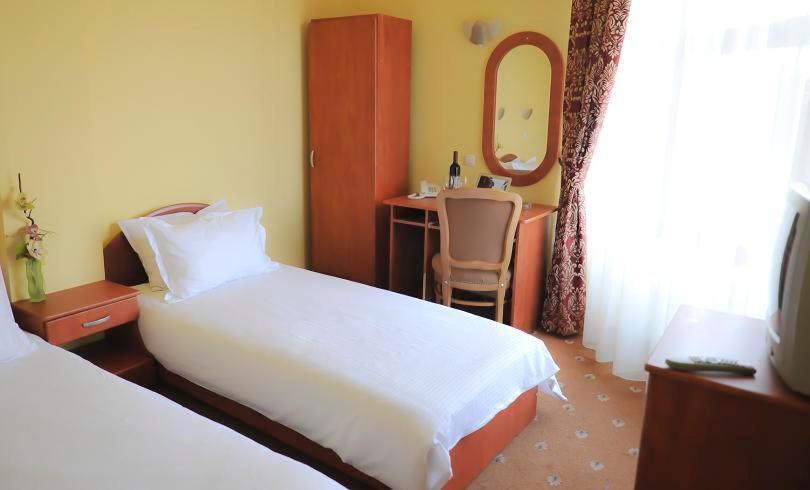 Hotel Cristal Cluj-Napoca Buitenkant foto